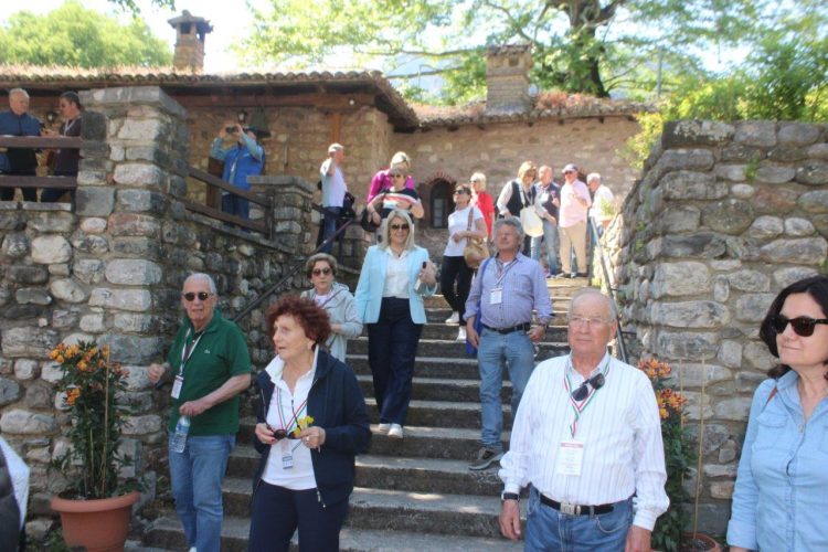 Εντυπωσιακή άφιξη ιστορικών οχημάτων στην Πύλη στο πλαίσιο της διαδρομής “Στην Οδό των Αγγέλων”