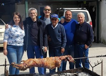 Πάσχα με φίλους και συγγενείς στο Κριτσίνι για τον τραγουδιστή Γιώργο Μαργαρίτη