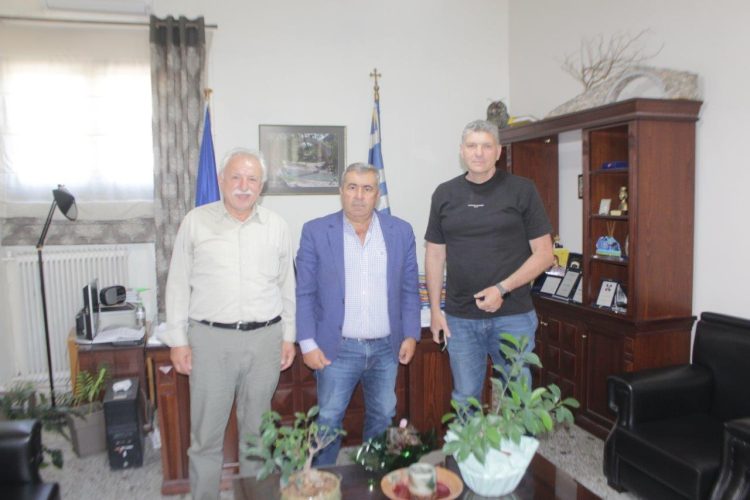 Εθιμοτυπική επίσκεψη της ηγεσίας του Κυνηγετικού Συλλόγου Πύλης                                      με τον Δήμαρχο Πύλης
