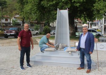 Επανέρχεται στη φυσική και ιστορική του θέση το Μνημείο Εθνικής Αντίστασης για τη Μάχη της Πόρτας