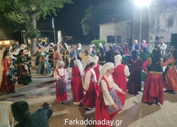 «Βούλιαξε» η πλατεία της Φαρκαδόνας σε μια βραδιά παράδοσης και κεφιού