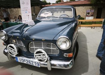 Μάγεψαν 90 θρυλικά αυτοκίνητα στην 1η Συνάντηση Ιστορικών Αυτοκινήτων των Τρικάλων