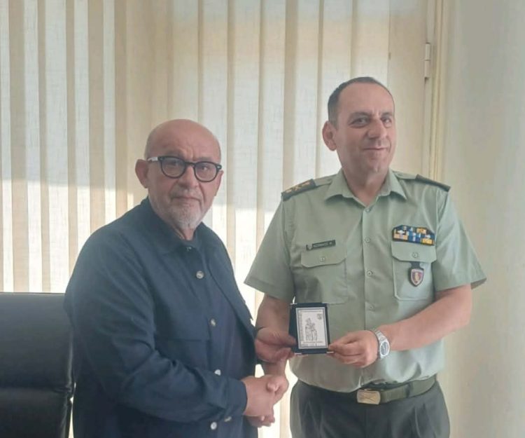 Στον Δήμαρχο Φαρκαδόνας ο νέος διοικητής της ΣΜΥ