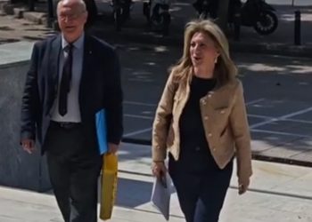 Η Καρυστιανού κατέθεσε ιδρυτική διακήρυξη με 650 υπογραφές στον Άρειο Πάγο