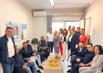 Δεν πέρασαν απαρατήρητες οι παρουσίες στο γραφείο Σκρέκα την ημέρα της εορτής του!!!
