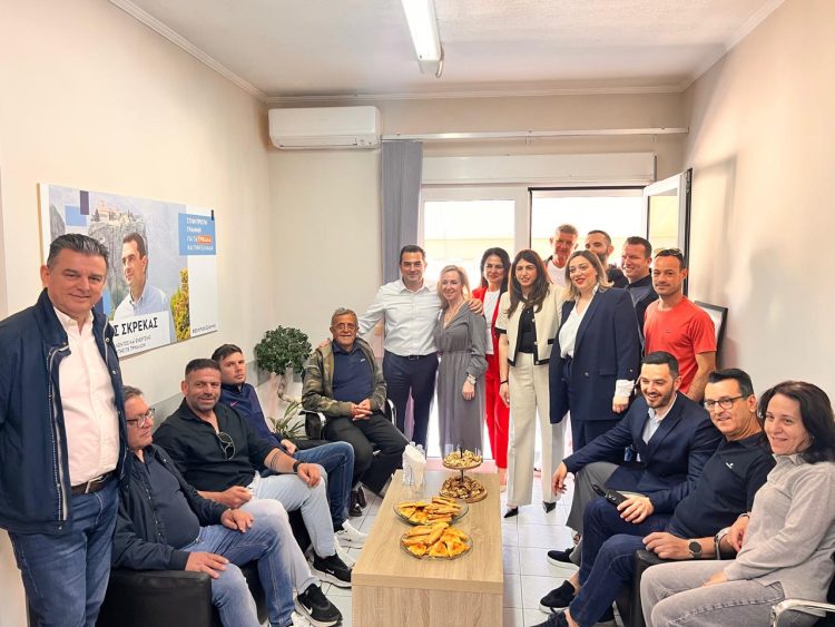 Δεν πέρασαν απαρατήρητες οι παρουσίες στο γραφείο Σκρέκα την ημέρα της εορτής του!!!
