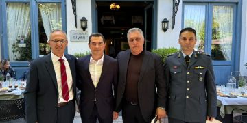 Ο Κώστας Σκρέκας τίμησε τους απόστρατους αστυνομικούς