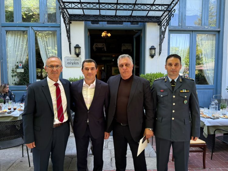 Ο Κώστας Σκρέκας τίμησε τους απόστρατους αστυνομικούς