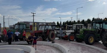 Κόμβος Πλατυκάμπου: Στον δρόμο τα τρακτέρ! Αγανακτισμένοι οι αγρότες