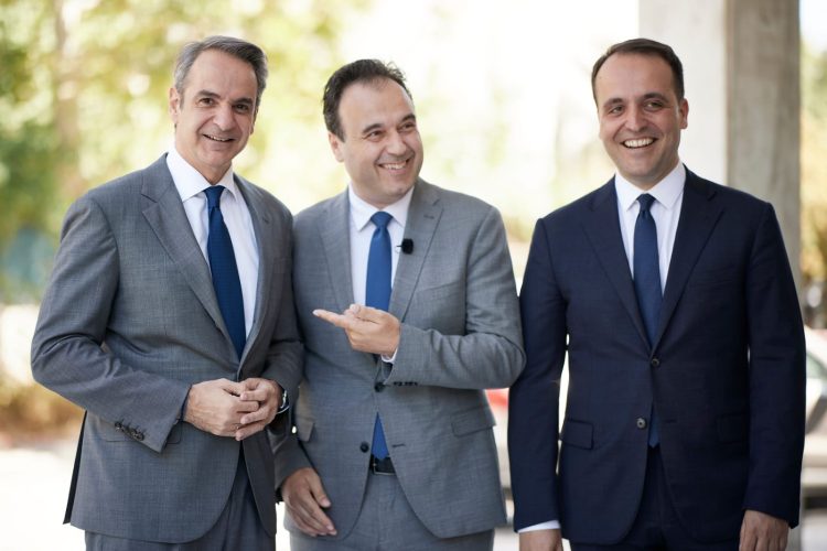 Μητσοτάκης και Παπαστεργίου γράφουν ιστορία με την ολοκλήρωση του Κτηματολογίου