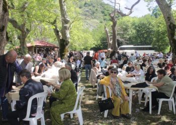 Πλήθος πιστών τίμησε την εορτή του Αγίου Πνεύματος στο Βαθύρρευμα
