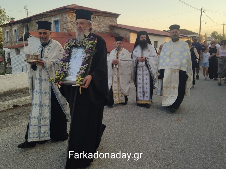 Με λαμπρότητα εορτάστηκαν οι Άγιοι Ανάργυροι στον Πετροπόρο