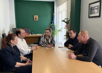 Συνάντηση Σκρέκα με τη Διοικήτρια του Νοσοκομείου Τρικάλων