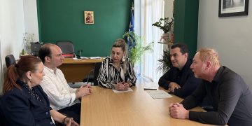 Συνάντηση Σκρέκα με τη Διοικήτρια του Νοσοκομείου Τρικάλων