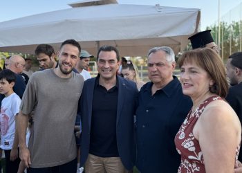 Στα εγκαίνια του «Padel Hub» των αδερφών Φορτούνη ο Σκρέκας