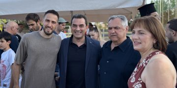 Στα εγκαίνια του «Padel Hub» των αδερφών Φορτούνη ο Σκρέκας