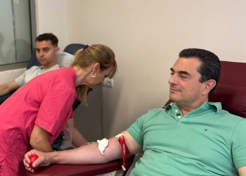 Στην εθελοντική αιμοδοσία της ΔΕΕΠ Τρικάλων ο Σκρέκας – «Δέκα λεπτά από τον χρόνο μας μπορεί να σώσουν μια ζωή.»