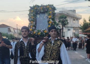 Κλήρος και λαός λιτάνευσαν την Ιερά Εικόνα της Παναγίας «Γριζανιώτισσας»