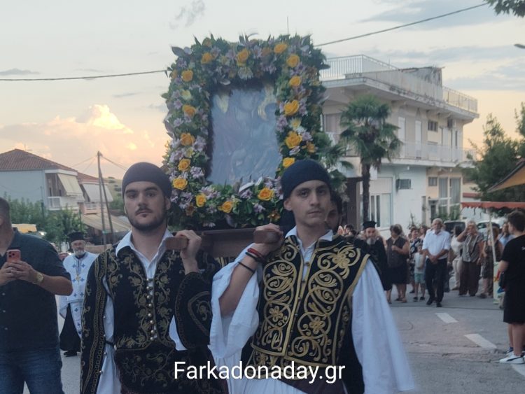 Κλήρος και λαός λιτάνευσαν την Ιερά Εικόνα της Παναγίας «Γριζανιώτισσας»