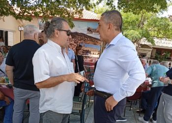 Τετ α τετ Παππά – Κουρέτα στην Αγριελιά