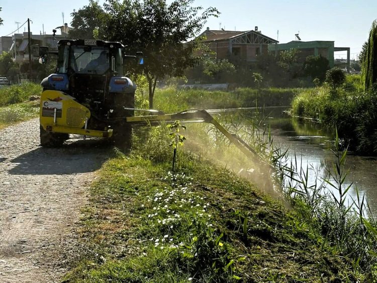 Από 4 περιοχές των Τρικάλων ξεκίνησε ο Δ. Τρικκαίων τον καθαρισμό πράσινων χώρων και πλατειών
