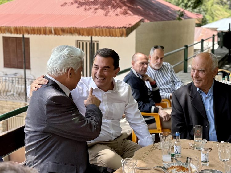 Εκεί που οι άλλοι σπανίζουν, ο Σκρέκας δίνει το «παρών»